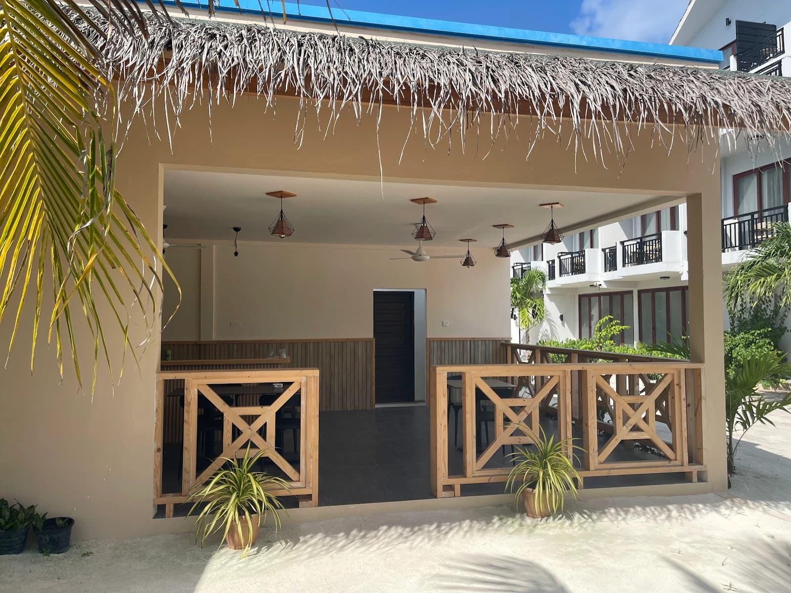 Beach Lily Dhigurah