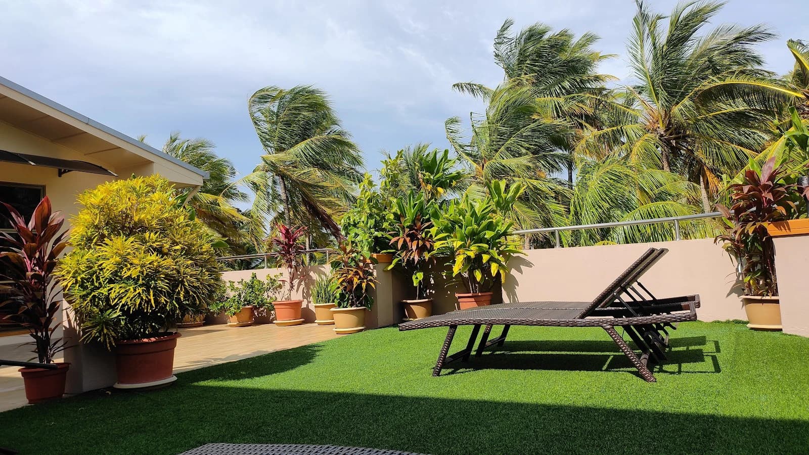 Blue Wave Guest House