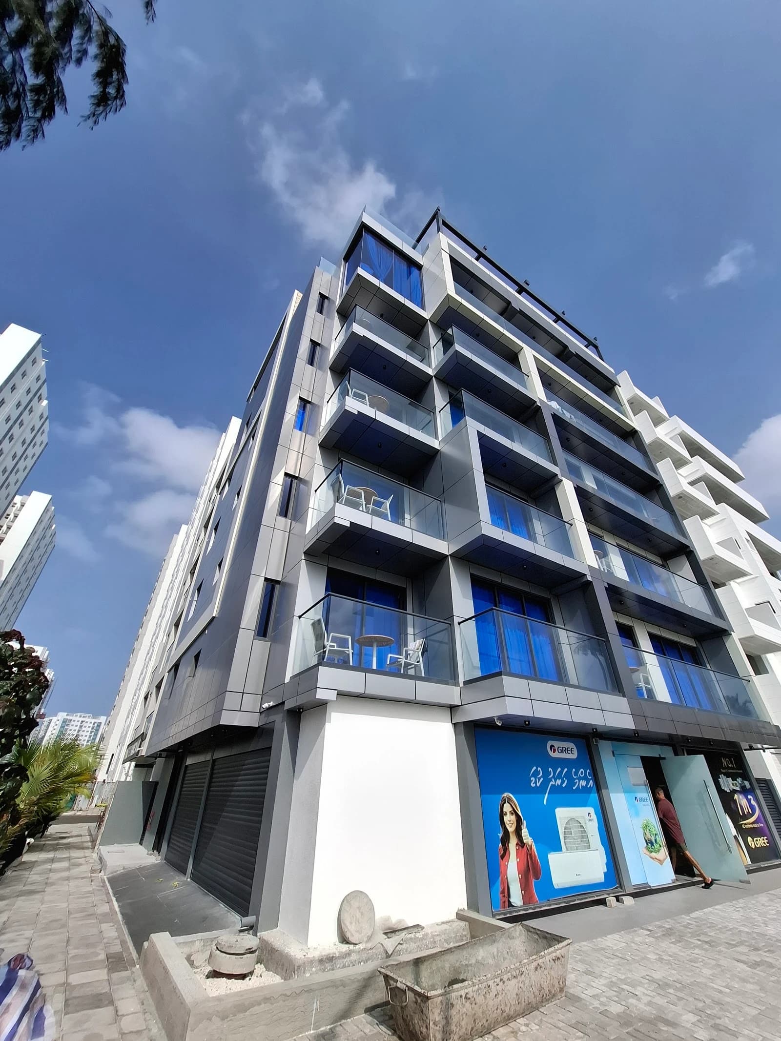 Lazzlla Apartments