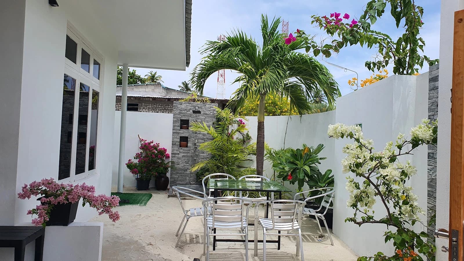 Vaadhoo View Inn